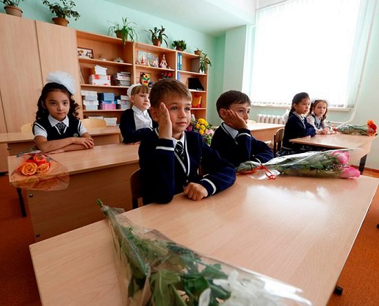 Ерлан Сағадиев: Биыл 1-2 сынып оқушыларын қосымша дәптерлермен 100 пайыз қамтамасыз етеміз