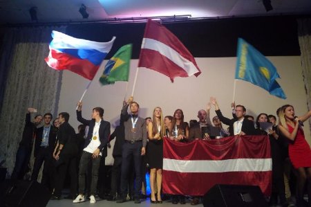 Казахстанские школьники стали призерами олимпиады по экономике в Москве